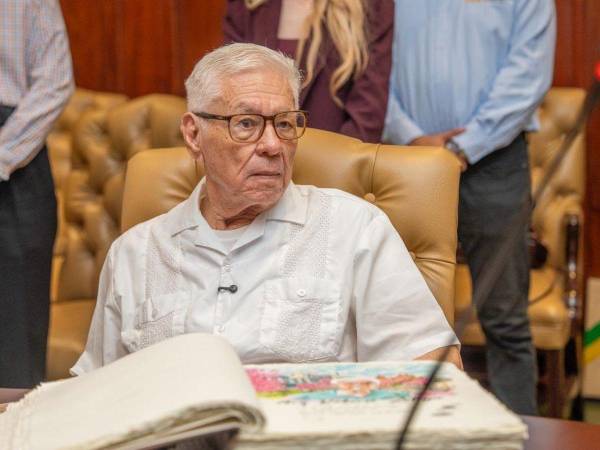 El arquitecto, Roberto Elvir Zelaya, es el responsable de que cada año los sampedranos se sientan orgullosos de tener una ciudad tapizada por macuelizos.