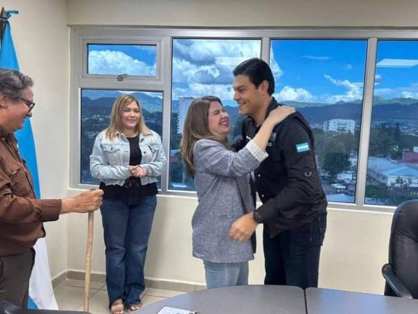 Reconciliación en el CNE tras reunión con los tres consejeros y el padre Leopoldo Serrano.