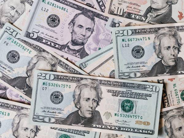 La autoridad monetaria fijó el tipo de cambio de referencia en <b>L26.7170</b> para la compra y<b> L26.8506</b> para la venta.