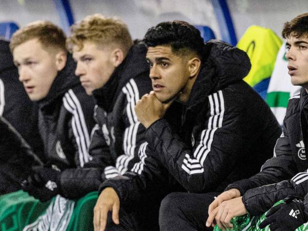 Luis Palma se quedó una vez más en el banco de suplentes del Celtic Glasgow de Escocia.