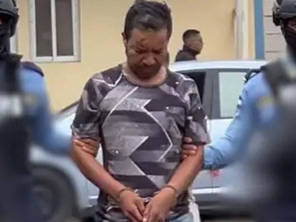 El hondureño capturado en flagrancia por agentes de la Policía.