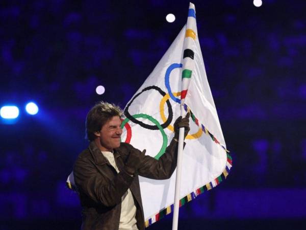 Tom Cruise actuó en la ceremonia de clausura de los Juegos Olímpicos de París-2024, bajando en rápel del techo del Estadio de Francia, como parte del espectáculo preparado por Los Ángeles, sede del evento en 2028.