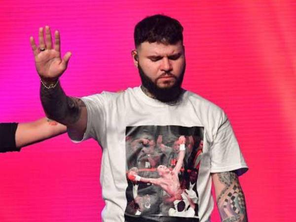 El reguetonero Farruko sorprendió al lanzar duras críticas en contra de la Iglesia cristiana, pues destapó que tras convertirse lo veían como fuente de dinero.