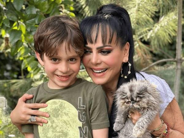 Maribel Guardia y su nieto José Julián.