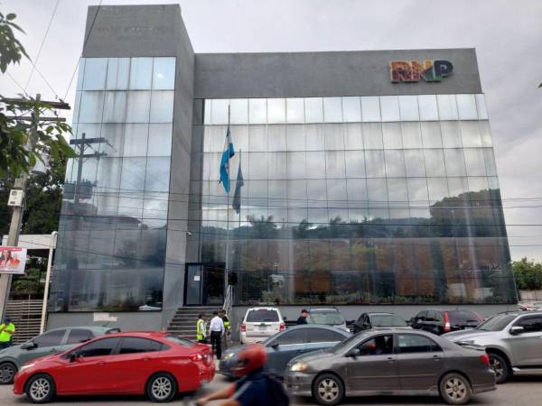 Fachada del edificio principal del RNP en San Pedro Sula.