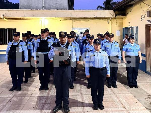 Agentes de la Policía Nacional que viajaban en el bus impactado por una rastra en la CA-5, cuando regresaban de Comayagua tras recoger uniformes institucionales.
