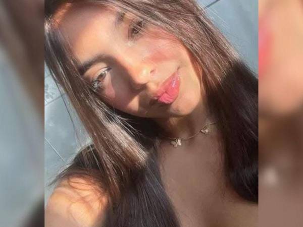 Autoridades investigan la muerte de una adolescente luego de que la menor de edad, de tan solo 17 años, perdió la vida tras consumir un pastel envenenado que recibió en su casa acompañado de una nota de amor.