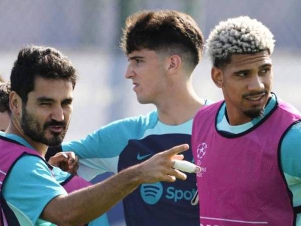 Gundogan y Araujo han desatado polémica en el vestuario del Barcelona.