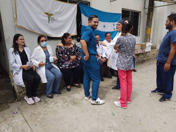 La ministra Paredes dice que la huelga es ilegal y quien no trabaje se atenga a las consecuencias.