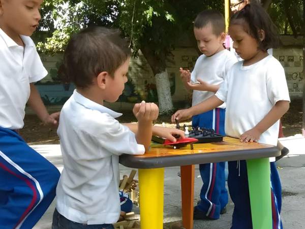 Tomás Zambrano aseguró que los fondos provienen directamente de sanciones económicas a legisladores ausentes.