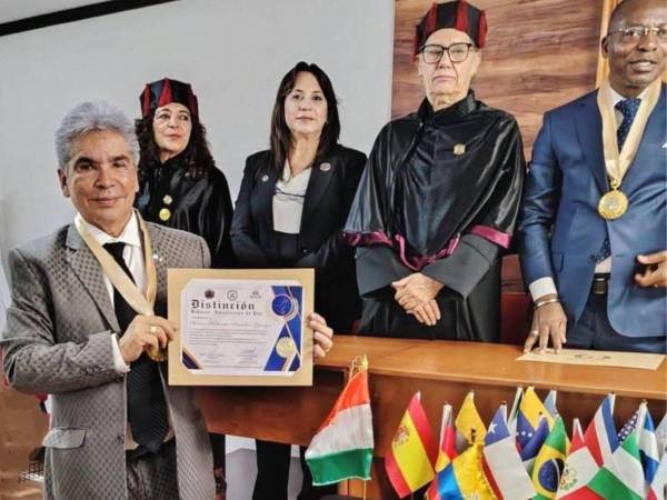 El cónsul de Honduras en México, Héctor Amado, en la VIII Cumbre Internacional de Juristas y Líderes Mundiales en Puebla, México.