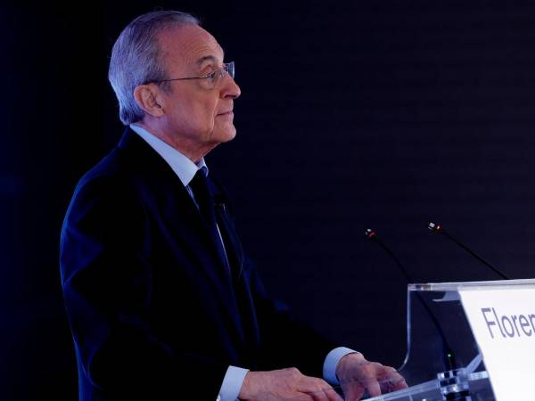 Florentino Pérez, presidente del Real Madrid busca mantener una plantilla ganadora para la próxima temporada. FOTO EFE.