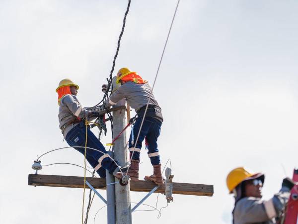 La Empresa Nacional de Energía Eléctrica (Enee) informó que esta semana continuarán los cortes de energía en San Pedro Sula debido a mantenimientos programados en la red de transmisión y distribución.