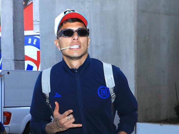 Carlos Salcedo rescindió su contrato con el Cruz Azul.