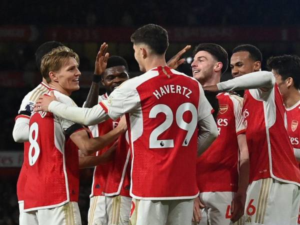 Jugadores del Arsenal celebrando uno de los goles en la paliza ante Chelsea.