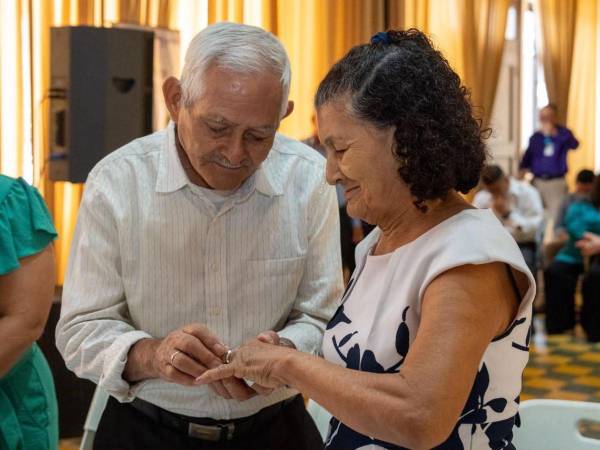 No importa la edad para ser felices y legalizar los matrimonios. Un buen porcentaje de parejas han convivido sin casarse y están dando el gran paso.