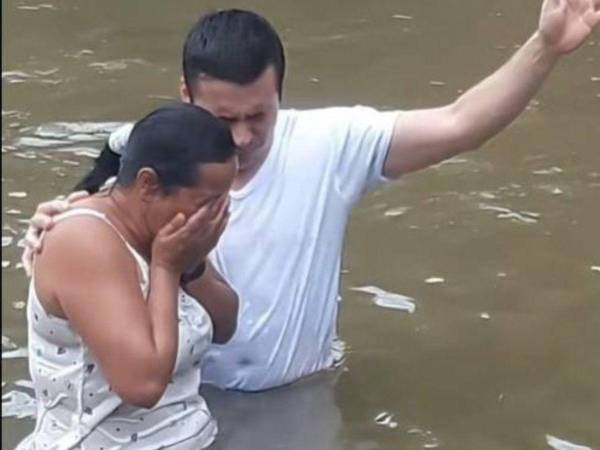 El pastor José Erley Ramírez Garcés, fue acusado de abusar de su hijastra, menor de edad, en la vereda San Andrés, en el municipio de Chinchiná en Caldas, Colombia.