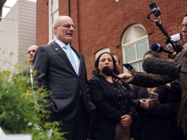 Representantes del Museo Judío en Washington inauguraron un monumento en memoria de Yaron Lischinsky y Sarah Milgrim, empleados de la embajada de Israel asesinados.