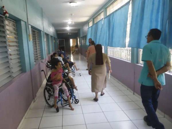 El hogar necesita un mínimo de L100,000 mensuales para cubrir sus gastos básicos de operación.