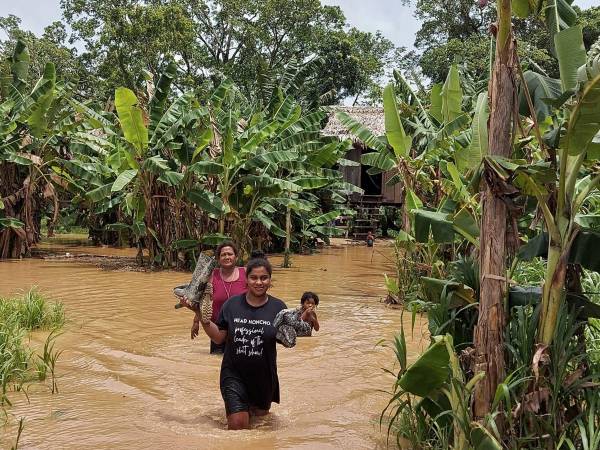 Las familias de las partes bajas del municipio de Wampusirpi han tenido que ser evacuadas por las inundaciones provocadas por la crecida del río Patuca.