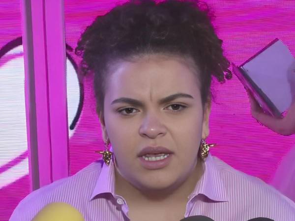 Durante una transmisión en vivo, la hija de Lucero y Mijares se lanzó contra varios sus seguidores.