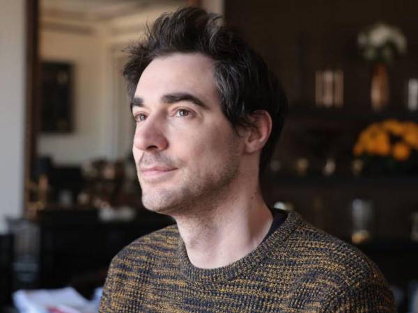 El actor francés Arnaud Denis, conocido por algunos importantes papeles en el teatro, murió este martes tras recibir la eutanasia en Bélgica, donde acudió tras años de sufrimiento que él atribuía a una prótesis que le fue implantada a finales de 2023.