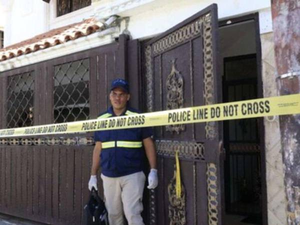 Las autoridades investigan la muerte de Zeneida Socorro Castillo, de 60 años, esposa del merenguero Julián Oro Duro, quien fue encontrada sin vida en el interior de su residencia, ubicada en el sector Brisa Oriental VI, en Santo Domingo Este.