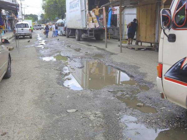 Esta es la realidad de San Pedro Sula, los conductores se quejan por el estado en que están algunas calles en la ciudad.