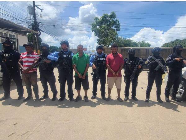 Los tres hombres fueron capturados en Sulaco, Yoro, señalados por las autoridades como presuntos integrantes del Cártel del Diablo.