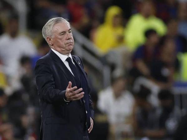 Carlo Ancelotti ha sido señalado duramente por las derrotas encajadas en la presente campaña ante el FC Barcelona.