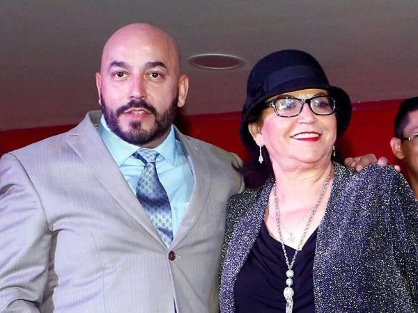 La mamá de Lupillo Rivera se mostró furiosa con presentadores de Telemundo tras criticar a su hijo por su comportamiento en La Casa de los Famosos