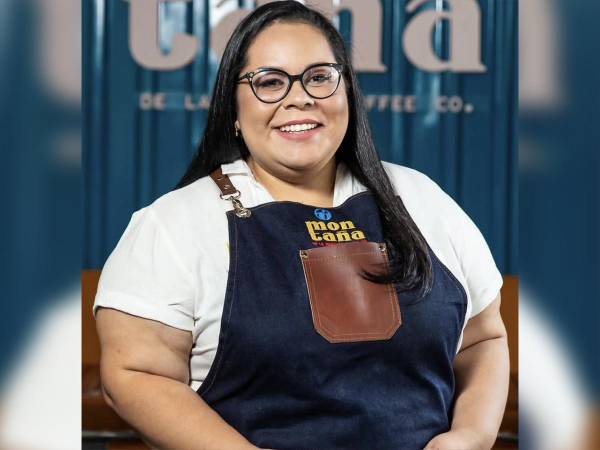 La representante hondureña Monserrath Morazán comparte una sonrisa de satisfacción tras su brillante actuación en el Mundial de Cafés en Chicago.