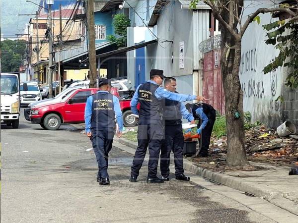 Familiares, que llegaron minutos después al lugar, identificaron de manera preliminar a la víctima como Jorge Rodríguez, supuesto vendedor de carros.