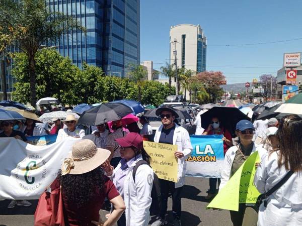 Protesta del gremio médico en calles de Tegucigalpa.