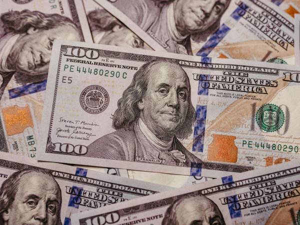 La subasta diaria de divisas, establecida por el BCH, busca equilibrar la oferta y la demanda de moneda extranjera en el país.