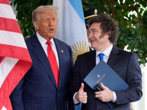 Javier Milei y Donald Trump durante una reunión.