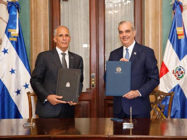 El presidente de Honduras, Nasry Afura y su homólogo el presidente