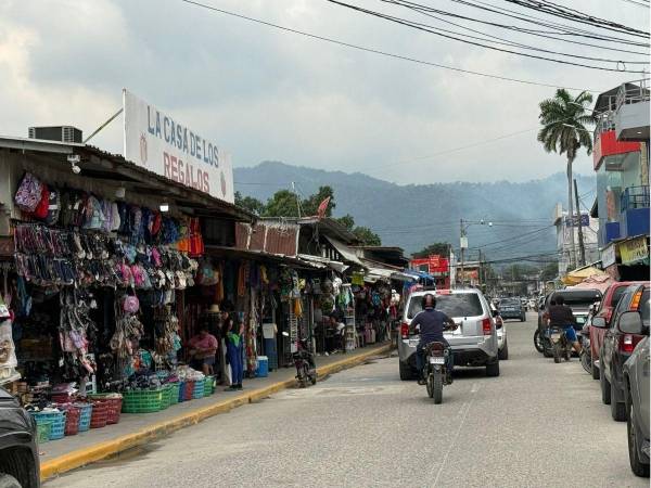 En el municipio de Choloma, departamento de Cortés, el cierre de maquilas ha provocado un alto nivel de desempleo, lo que ha llevado a muchas personas a caer en estafas piramidales.
