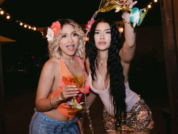 Las artistas hondureñas Rocko y Dayan.