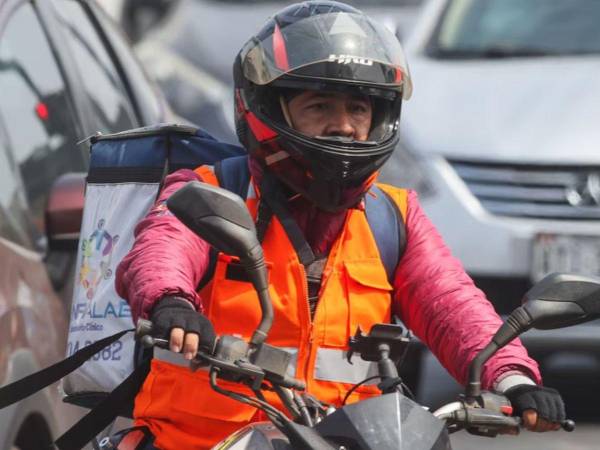 La Dirección Nacional de Vialidad y Transporte (DNVT) reiteró que el chaleco reflectivo que deben portar los motociclistas en el país debe ser de color anaranjado.