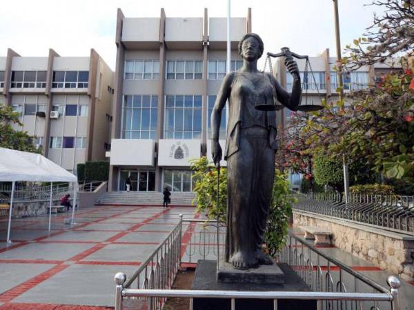 La Corte Suprema de Justicia (CSJ) intervino el miércoles ambos tribunales tras numerosas denuncias.