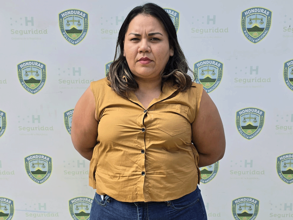 Sarahí Elizabeth García Zúniga en la presentación por parte de la Dirección Policial de Investigaciones (DPI).