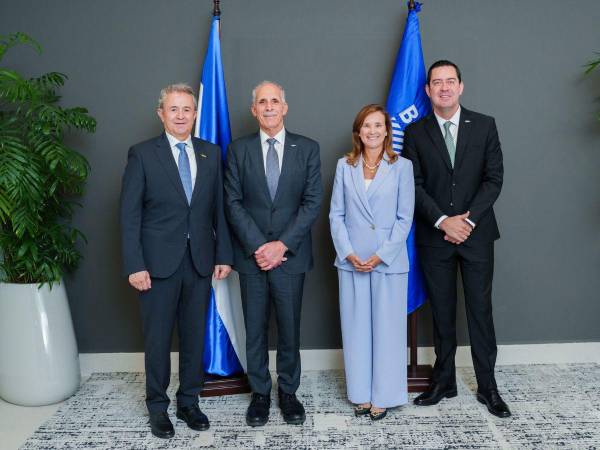 Representantes del BCIE y autoridades nacionales reafirmaron su compromiso de continuar promoviendo proyectos que generen bienestar para la población hondureña.