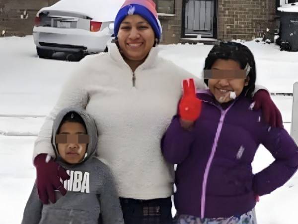 Lo que comenzó como una cita administrativa ante autoridades migratorias terminó en la<b> deportación</b> de una <b>familia hondureña</b>, integrada por padre, madre y dos niños en edad escolar, en un caso que ha generado indignación en la comunidad.