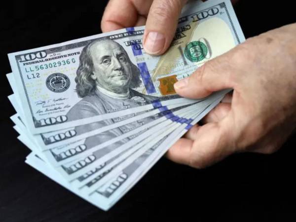El tipo de cambio oficial del BCH sirve como referencia para las instituciones financieras.