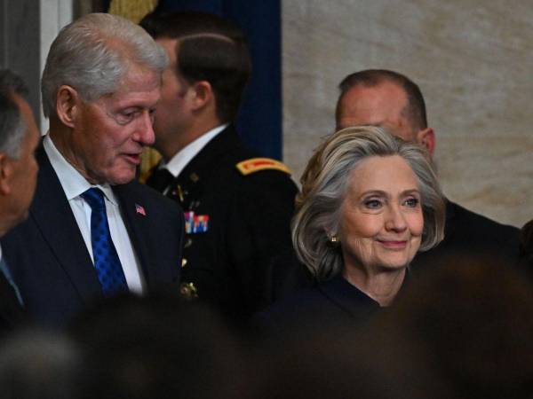 El expresidente estadounidense Bill Clinton y la exsecretaria de Estado Hillary Clinton, en una imagen de archivo.