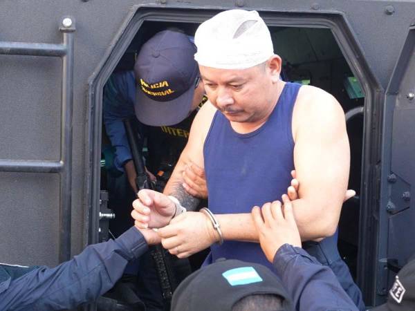 Eli Nahún Guerra fue entregado por las autoridades de Guatemala a la Policía de Honduras.