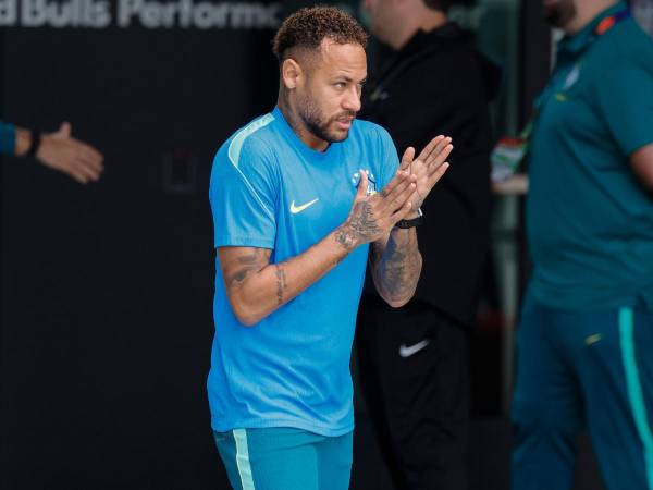 El delantero brasileño no ha podido sumar minutos en la Copa del Mundo, pero ya entrena con normalidad con el resto del plantel de Brasil. FOTO EFE.