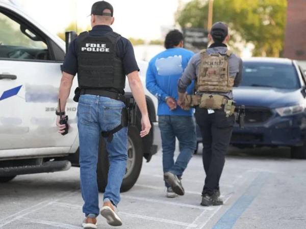 Los operativos migratorios de ICE dejan cientos de detenciones en las principales ciudades de EEUU.