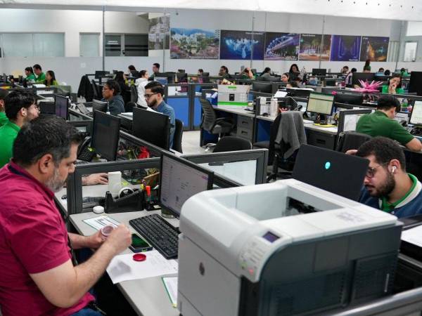 Los sampedranos pueden acudir a realizar sus trámites personales a las oficinas en Galerías del Valle.